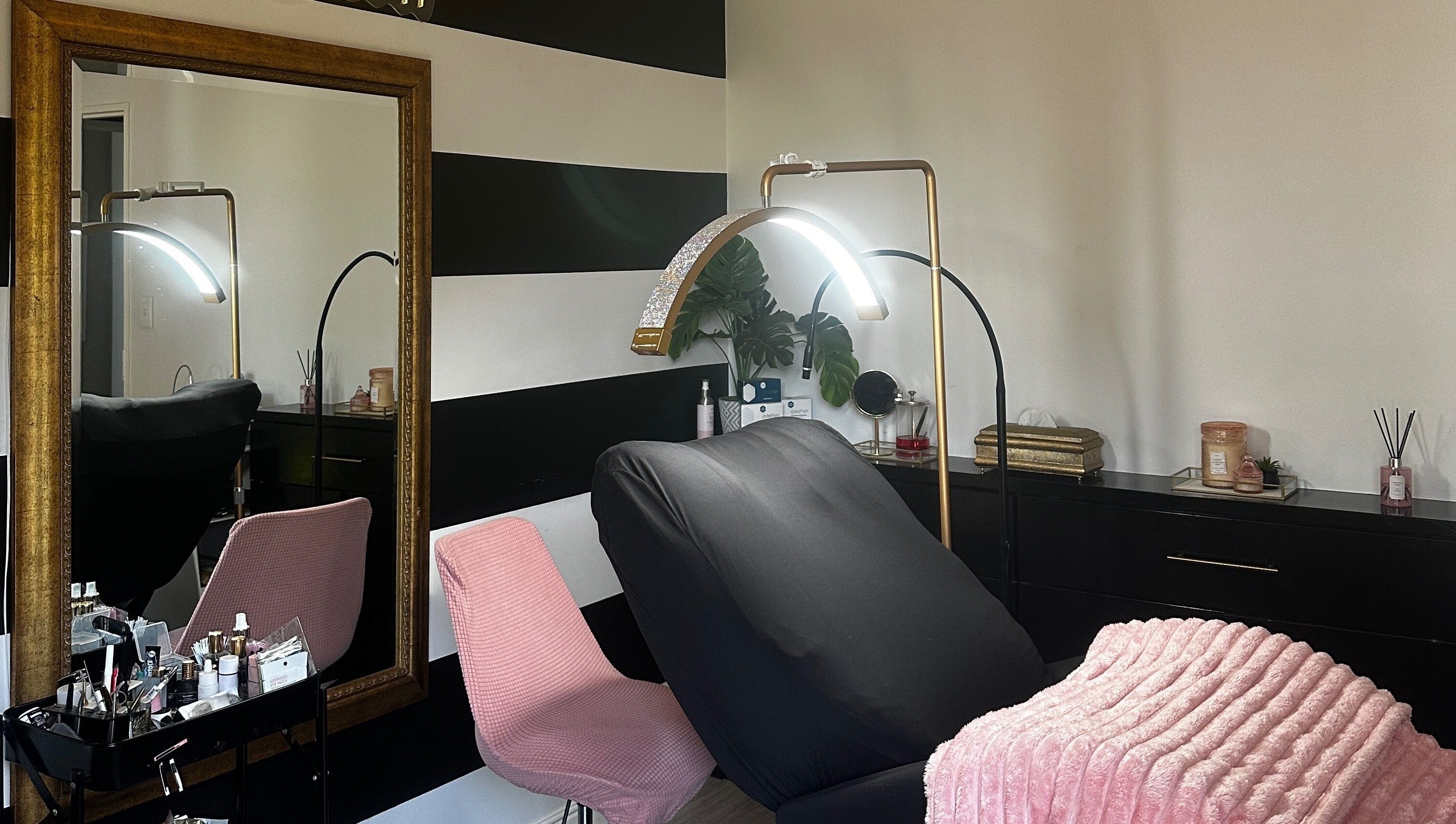 Yolandie’s Lash Extensions and Aesthetics in Cape Town, Western Cape - cozy aesthetic treatment area with stylish decor.