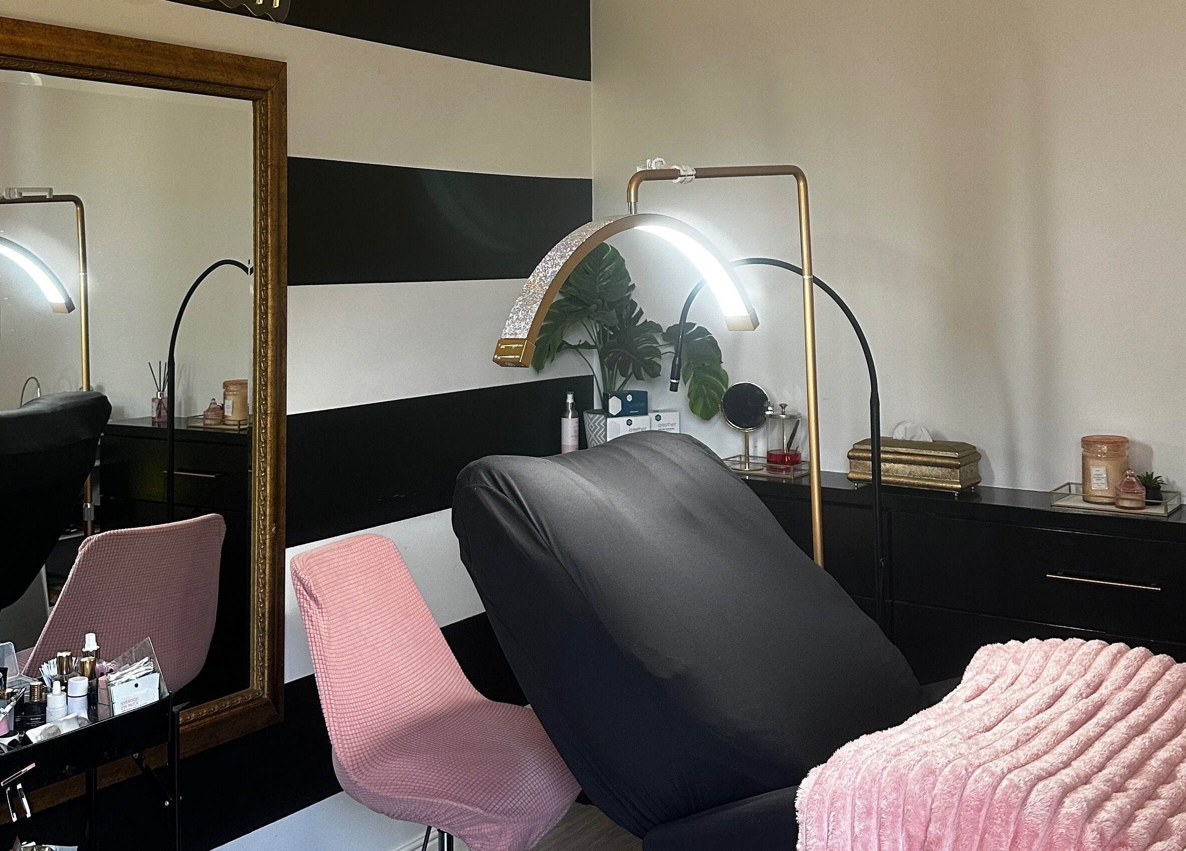 Yolandie’s Lash Extensions and Aesthetics in Cape Town, Western Cape - cozy aesthetic treatment area with stylish decor.