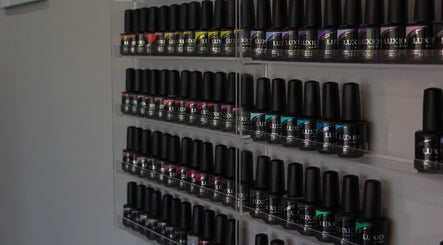 Revive Beauty Lounge image 2