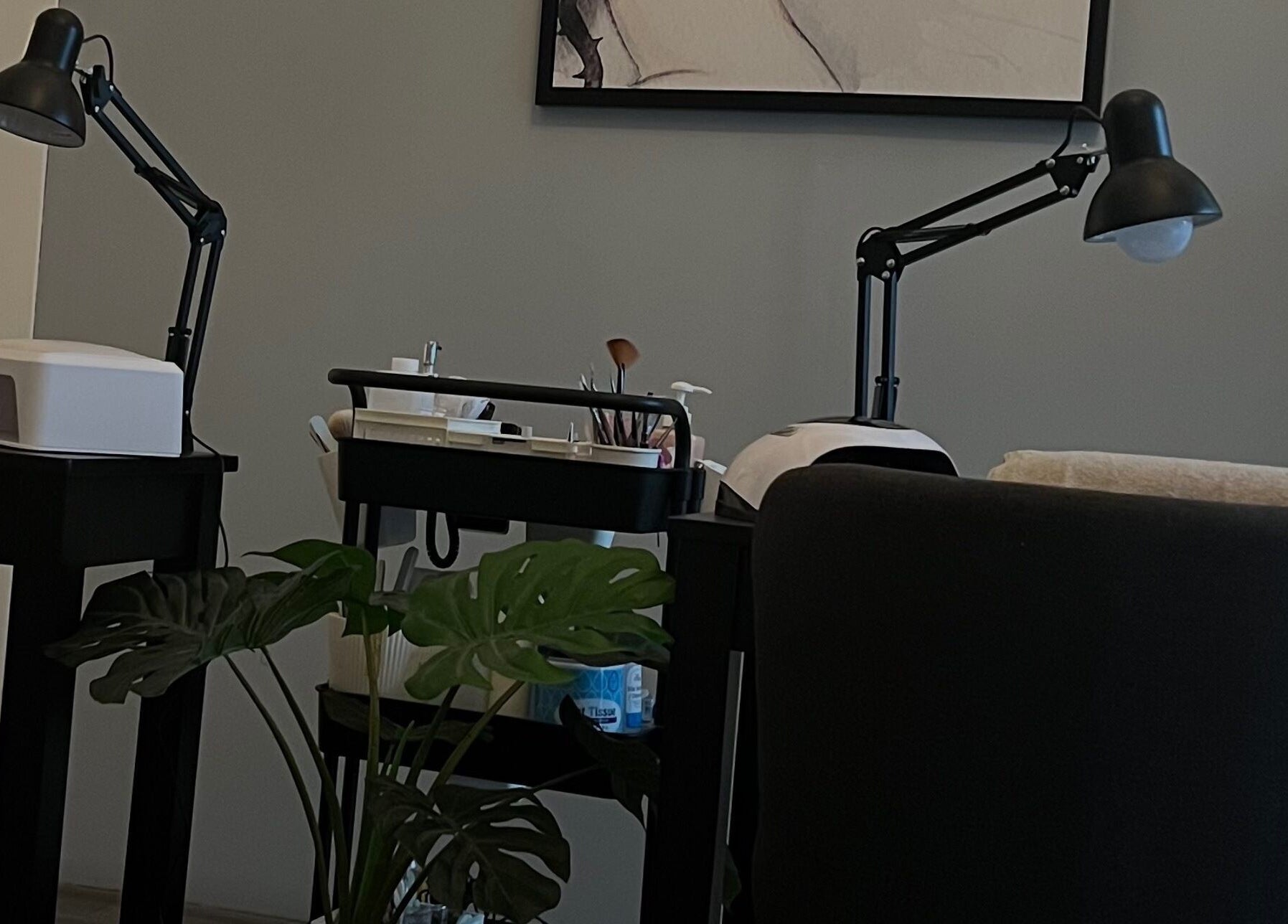 Lash station at NoonaLash Laman Areca, Nilai, Negeri Sembilan, MY, featuring modern lamps and tools.