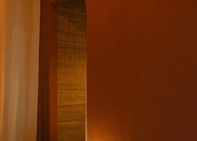 Warm, tranquil interior wall detail at Kondōu in Kincumber, New South Wales, AU.