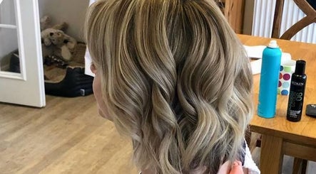 Kelly Gibson Hairdressing image 3