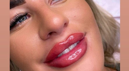 Lips & Lashes UK изображение 3