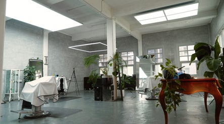 Modern, open salon interior at Onyx Studio in Melbourne, Victoria, AU with lush plants and sleek design.