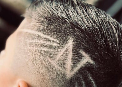 Intricate haircut design at Barberoni Barber² in Iż-żurrieq, MT, showcasing modern styling.
