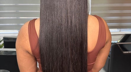 Lang, zijdeachtig haar gestyled bij JB Beauty Lounge, Paramaribo, Paramaribo, SR.