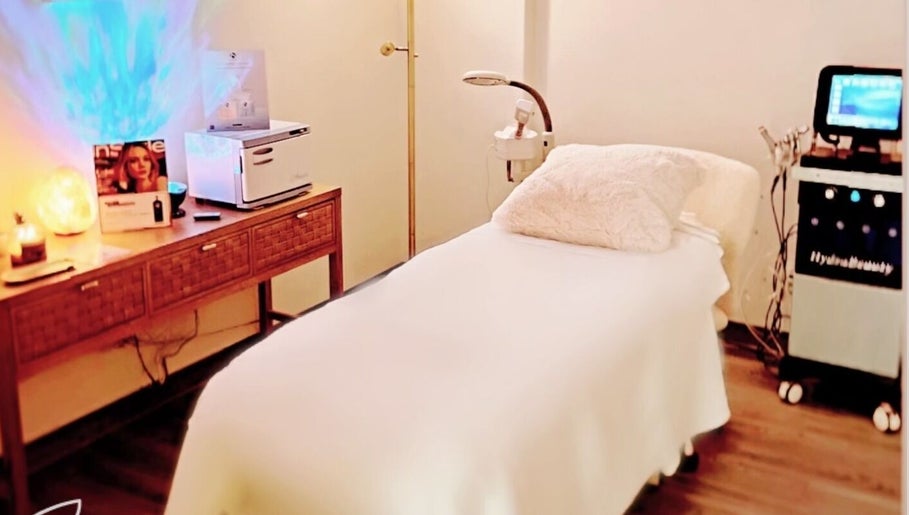 Relaxing treatment room at Lizii Skincare Studio, Las Vegas, Nevada, US. Cozy bed, ambient lighting, and facial equipment.