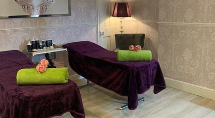 Tweezers Beauty Spa