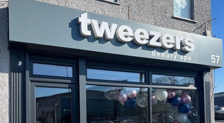 Tweezers Beauty Spa image 3