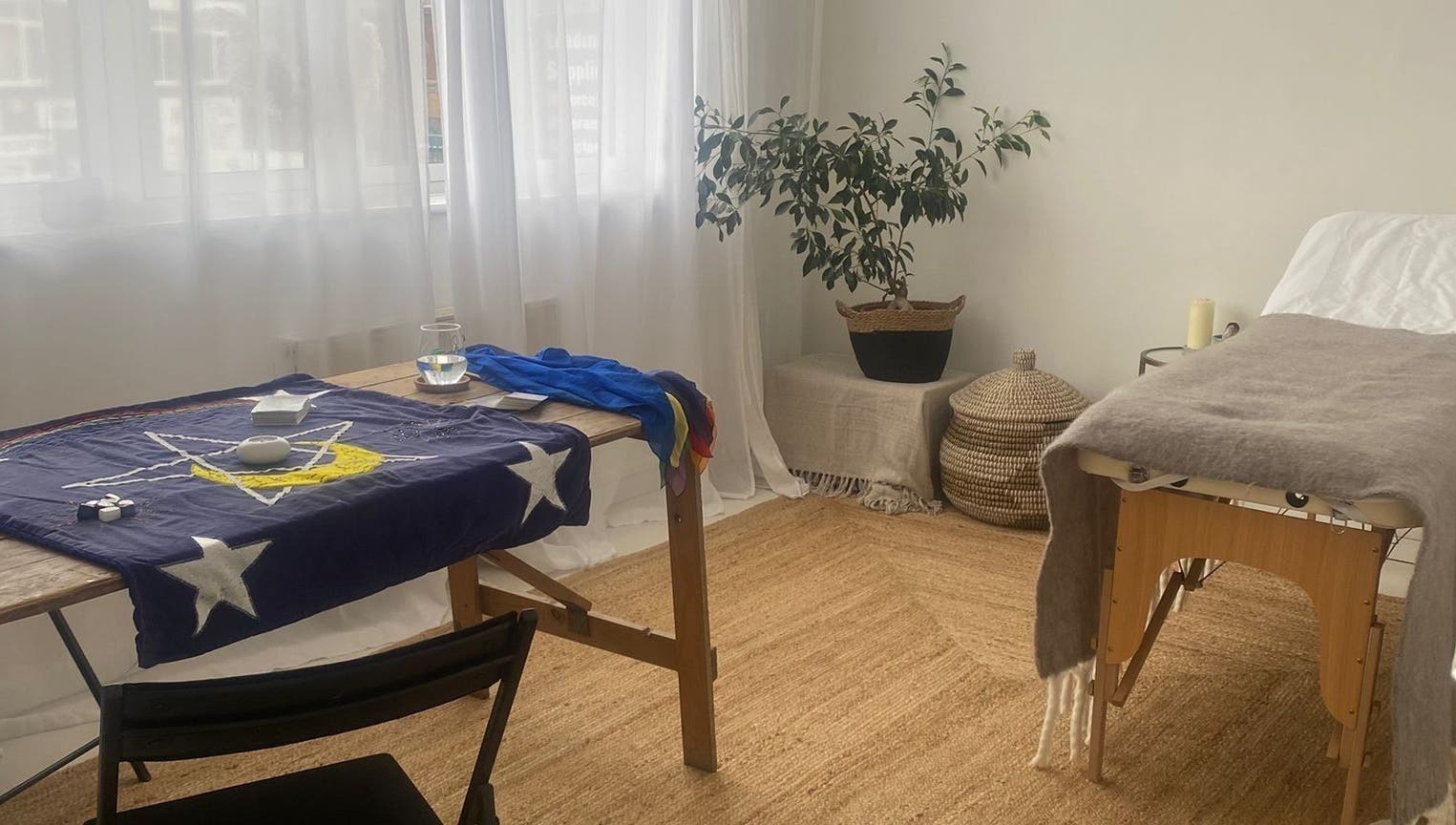 Peaceful therapy room at Dayle Adams Psychic Medium, Royal Leamington Spa, England, GB.