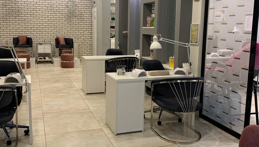 Famous Beauty Bar image 1