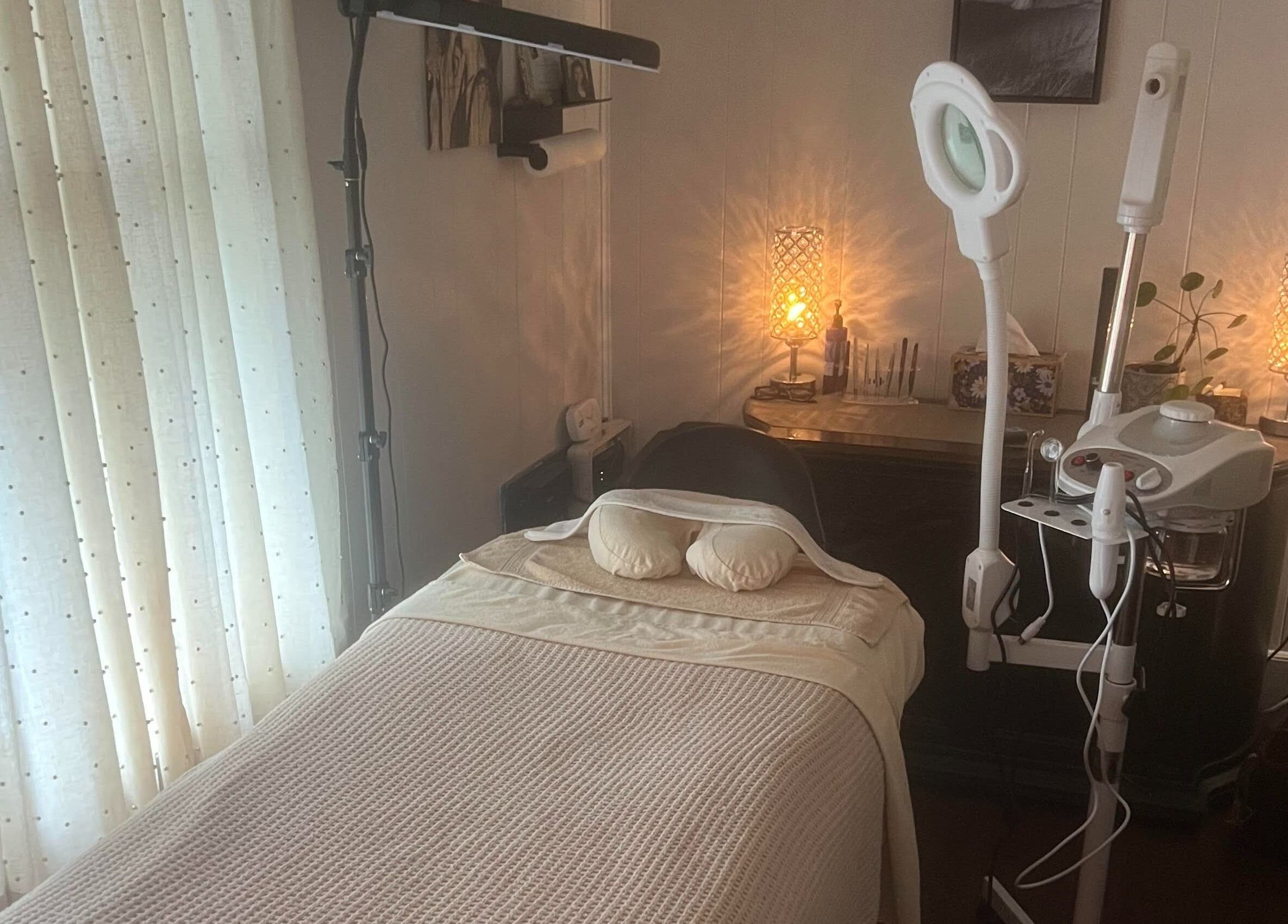 Cozy treatment room at LSL Lash Studio Red Bank, Red Bank, New Jersey, US with massage bed and warm lighting.