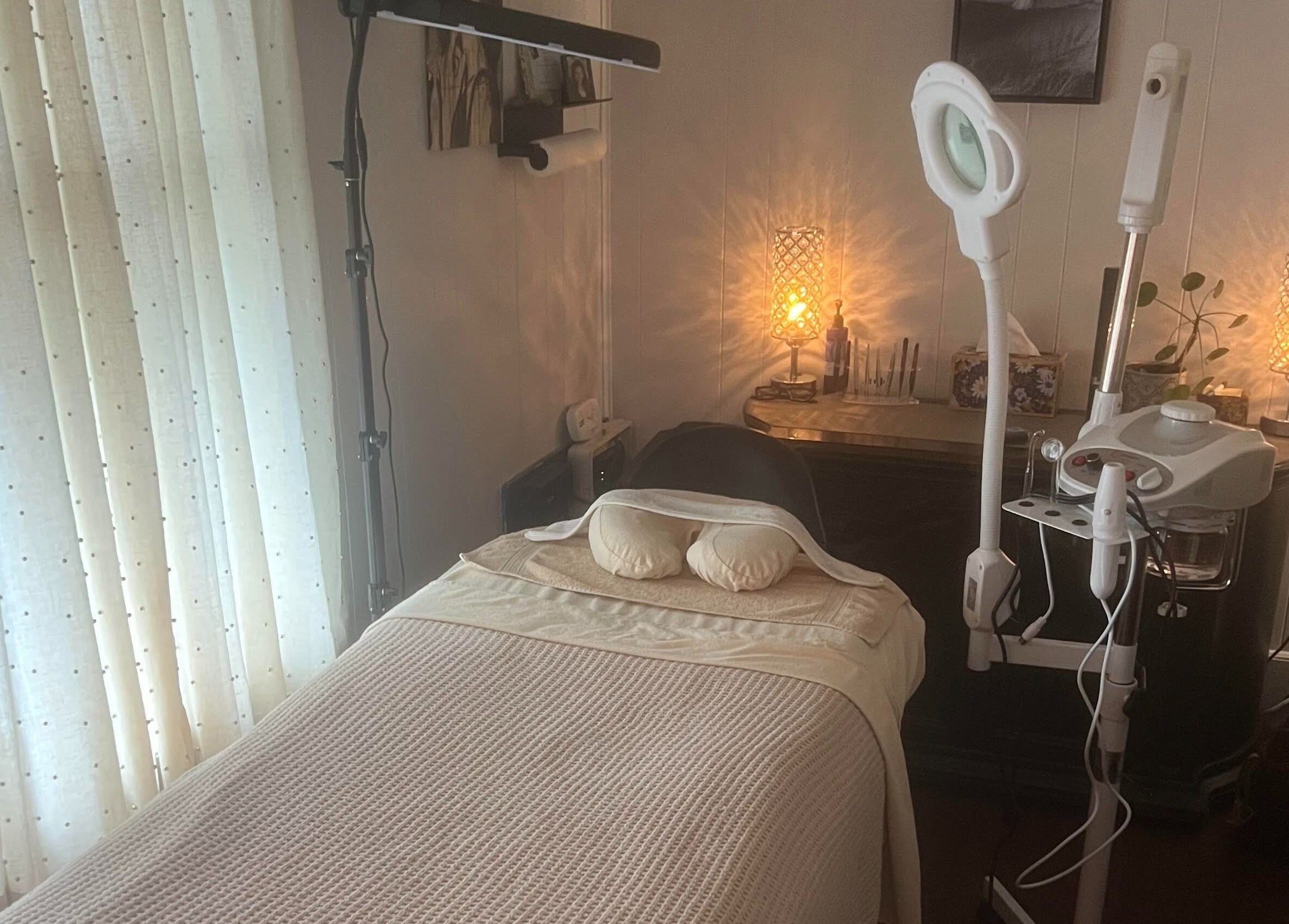 Cozy treatment room at LSL Lash Studio Red Bank, Red Bank, New Jersey, US with massage bed and warm lighting.
