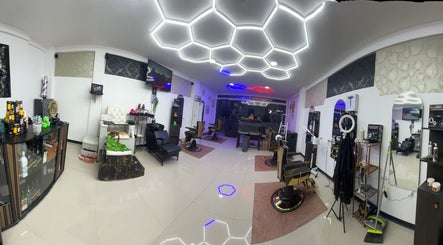 Clandestine Barber shop vip02