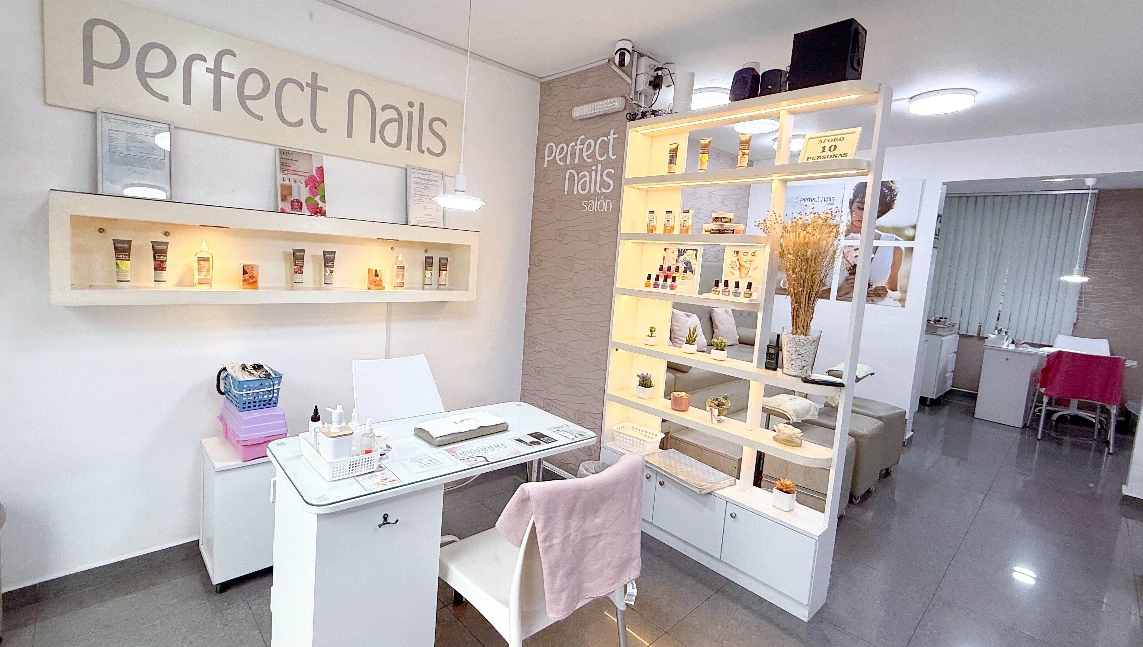 Interior de Perfect Nails Salón en Lima, Provincia De Lima, PE, mostrando un espacio elegante para cuidado de uñas.