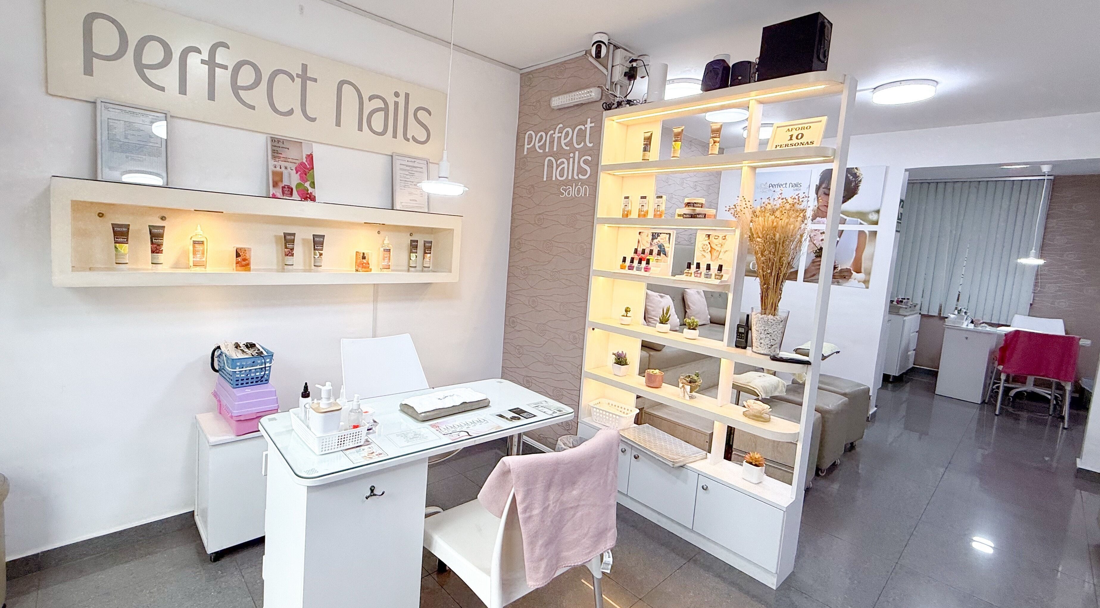 Interior de Perfect Nails Salón en Lima, Provincia De Lima, PE, mostrando un espacio elegante para cuidado de uñas.