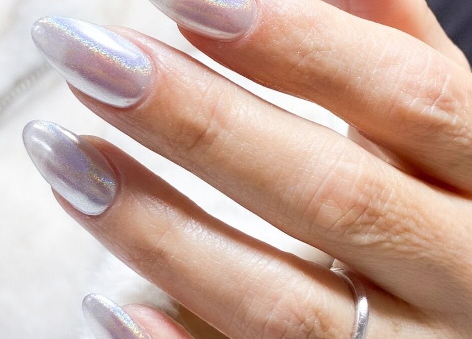 Manicura brillante en Perfect Nails Salón, Lima, Provincia De Lima, PE. Elegante diseño de uñas.