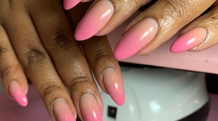 Me Myself And Nails – obraz 2