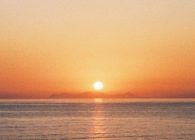 Tranquil sunset over the sea near Leveche Tanning & Beauty, Chedgrave, England, GB.