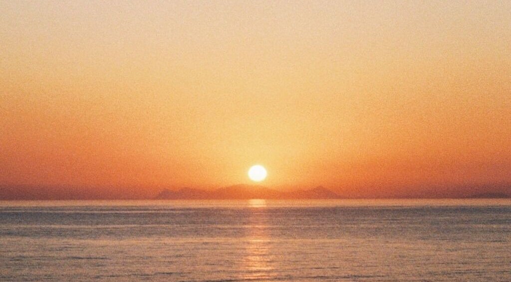Tranquil sunset over the sea near Leveche Tanning & Beauty, Chedgrave, England, GB.