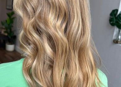 Styled blonde waves at Hair by Laura Pierini, Massapequa, New York, US.