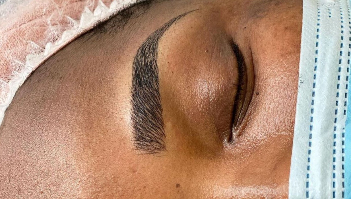 Expertly shaped eyebrow at Moois Beauty Lash and Brow Bar, Johannesburg, Gauteng, ZA.