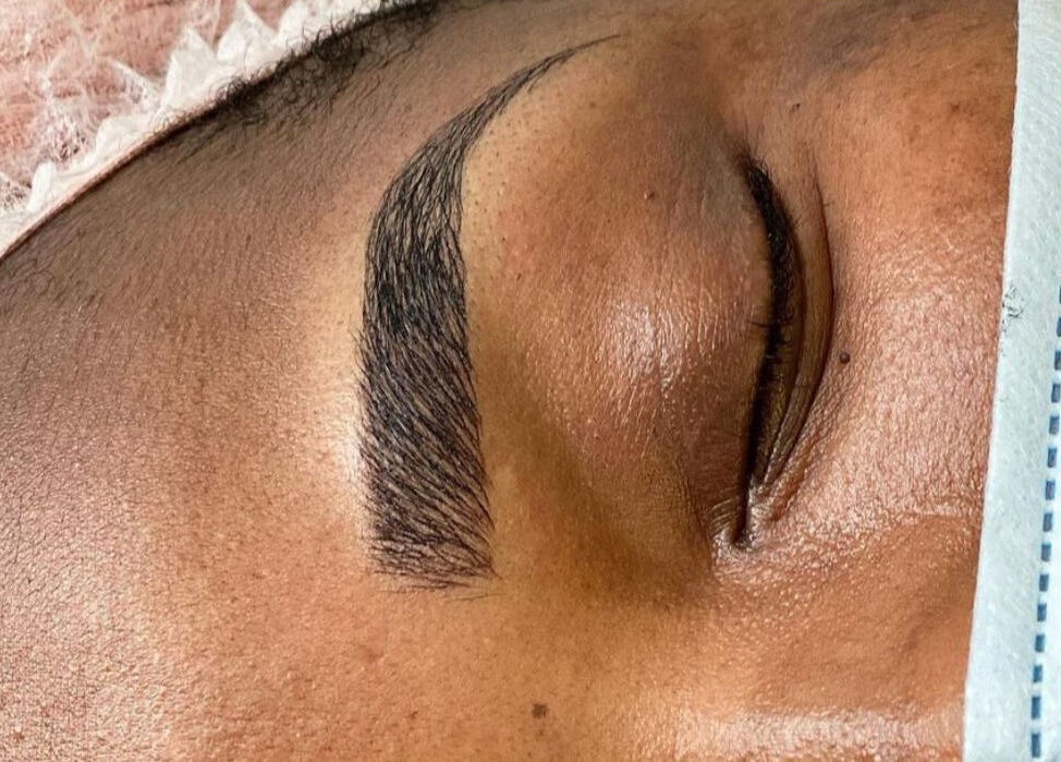 Expertly shaped eyebrow at Moois Beauty Lash and Brow Bar, Johannesburg, Gauteng, ZA.