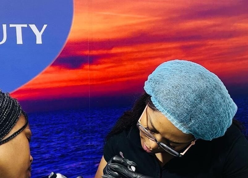 Aesthetician perfecting lashes at Moois Beauty Lash and Brow Bar, Johannesburg, Gauteng, ZA.