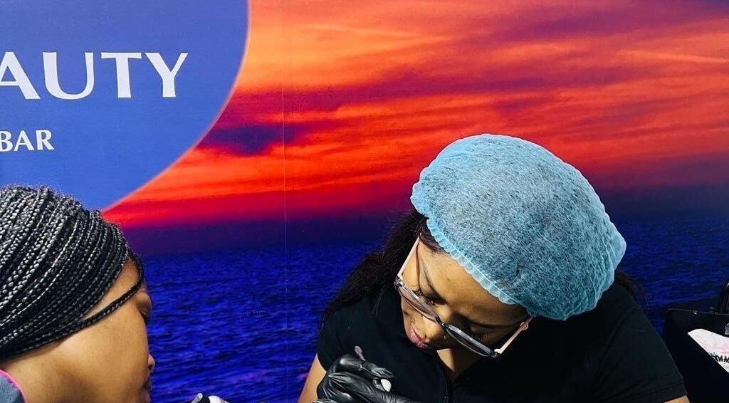 Aesthetician perfecting lashes at Moois Beauty Lash and Brow Bar, Johannesburg, Gauteng, ZA.