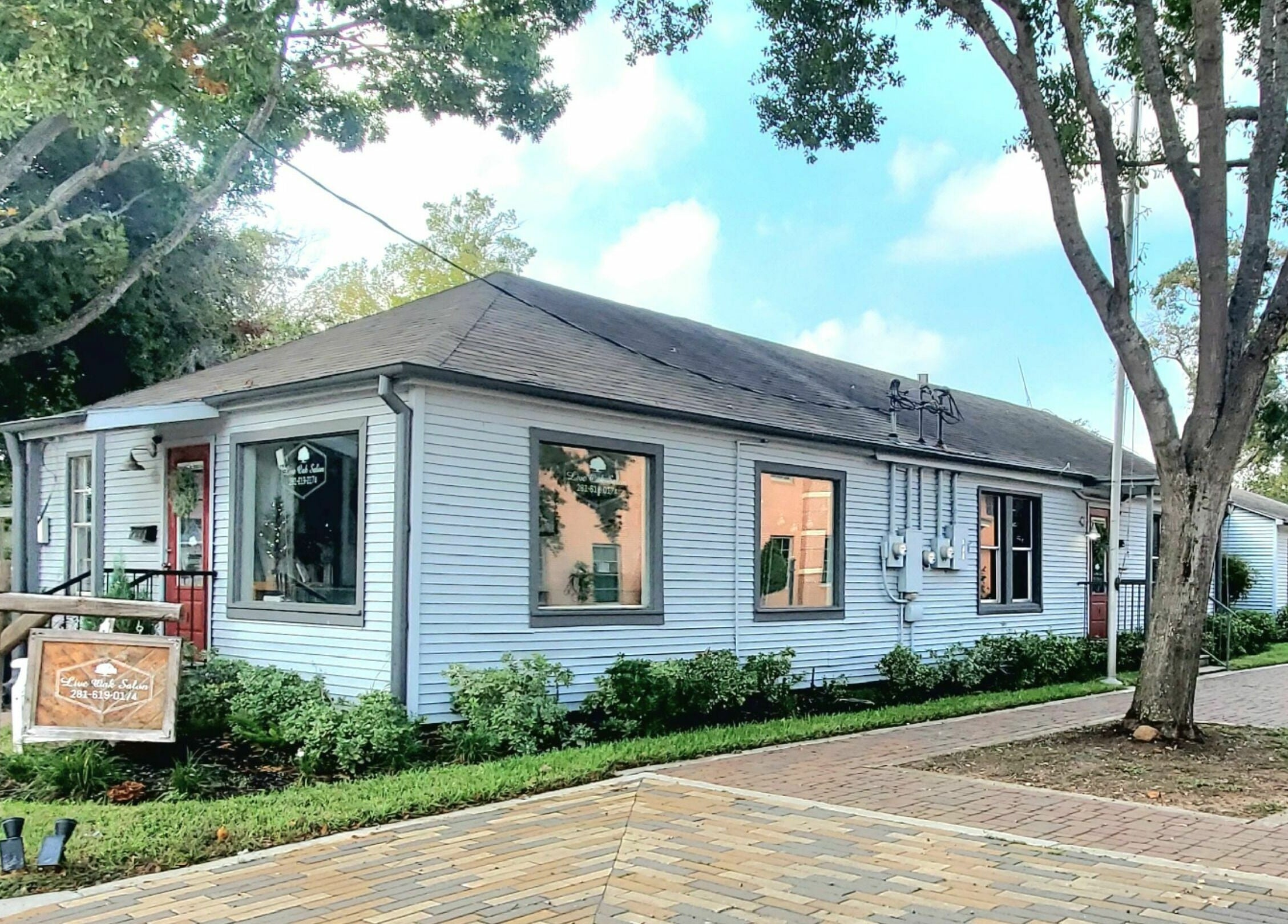 Exterior of Live Oak Salon, a serene beauty venue in Katy, Texas, surrounded by lush greenery.