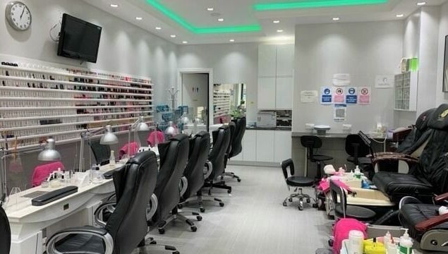 Beautiful Nails in Sutton afbeelding 1