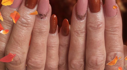 Autumn-themed nails by Xtreme Beauty (Mobile Therapist), Ponteland, England, GB. Perfect fall manicure.