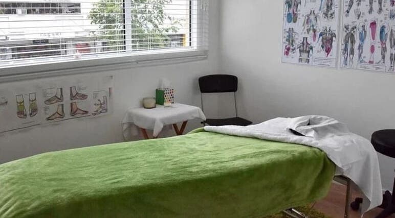 Cozy massage room at The Massage Clinic, Taupo, Waikato, NZ with a green-covered massage table.