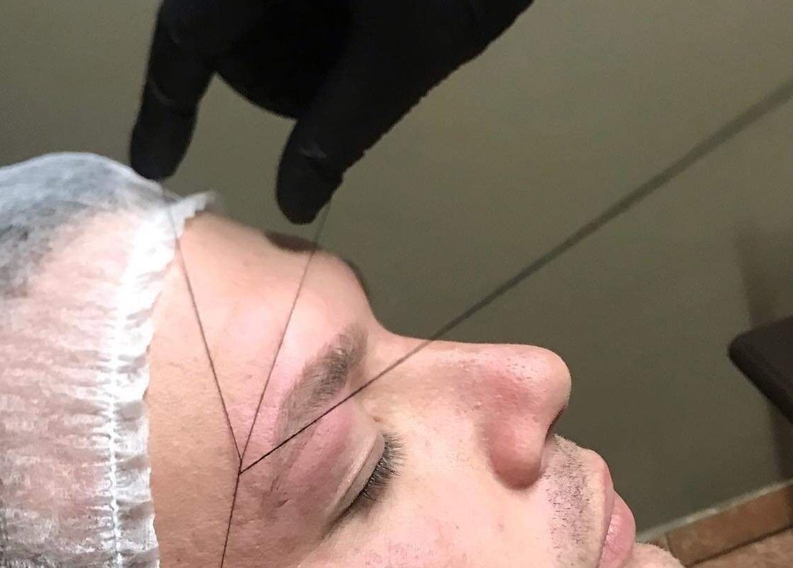 Eyebrow threading at Chrystell Health and Wellness Mobile Spa in Roodepoort, Gauteng, ZA, enhancing natural beauty.