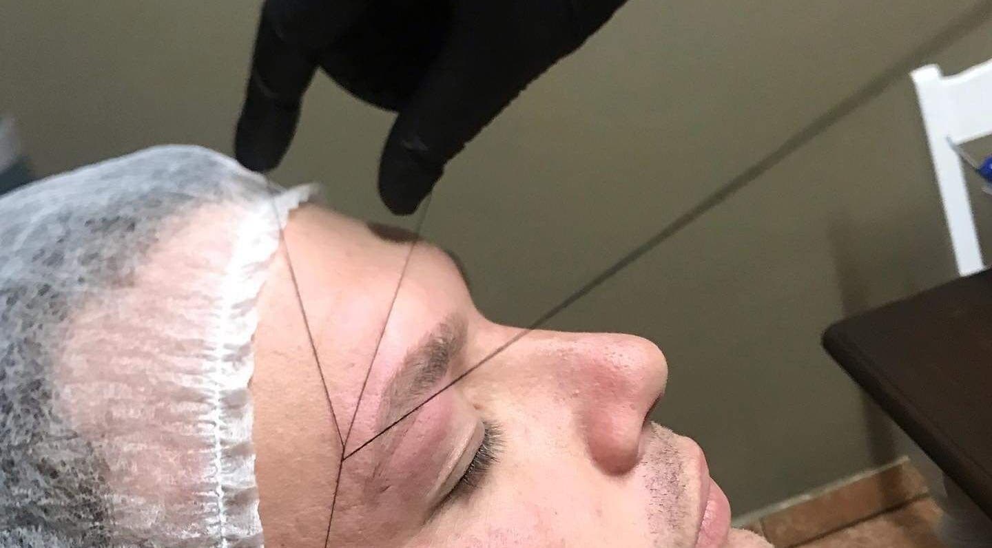 Eyebrow threading at Chrystell Health and Wellness Mobile Spa in Roodepoort, Gauteng, ZA, enhancing natural beauty.