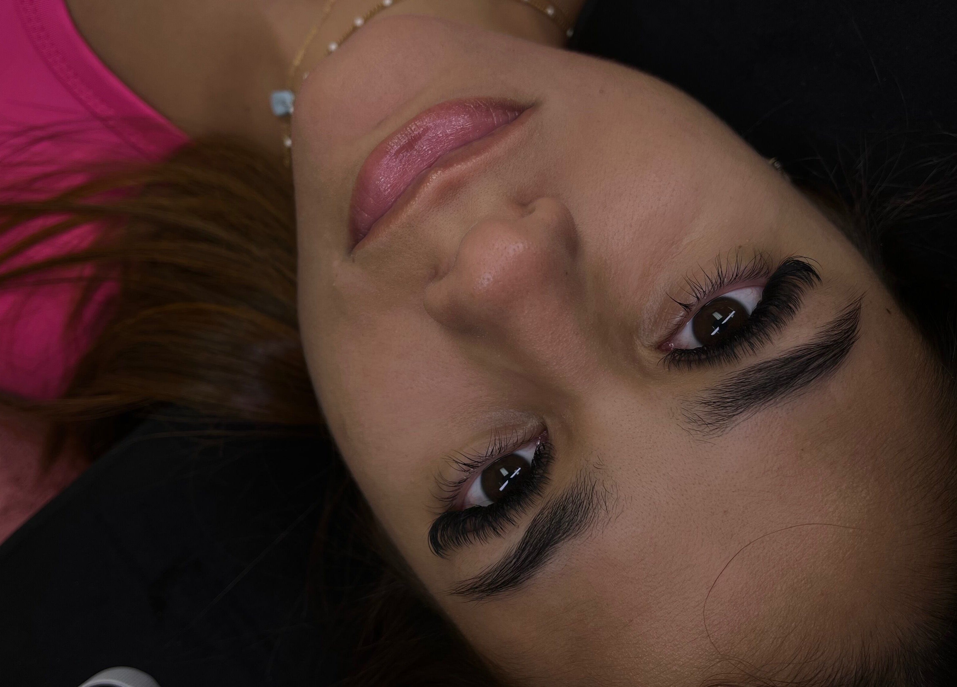 Primer plano de extensiones de pestañas en The Luxe Room, Bayamón, Bayamón, PR.