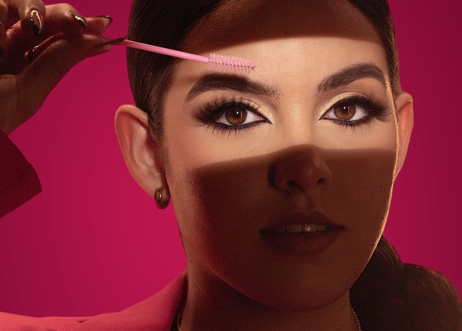 Mujer con cejas perfeccionadas en The Luxe Room, Bayamón, Bayamón, PR.