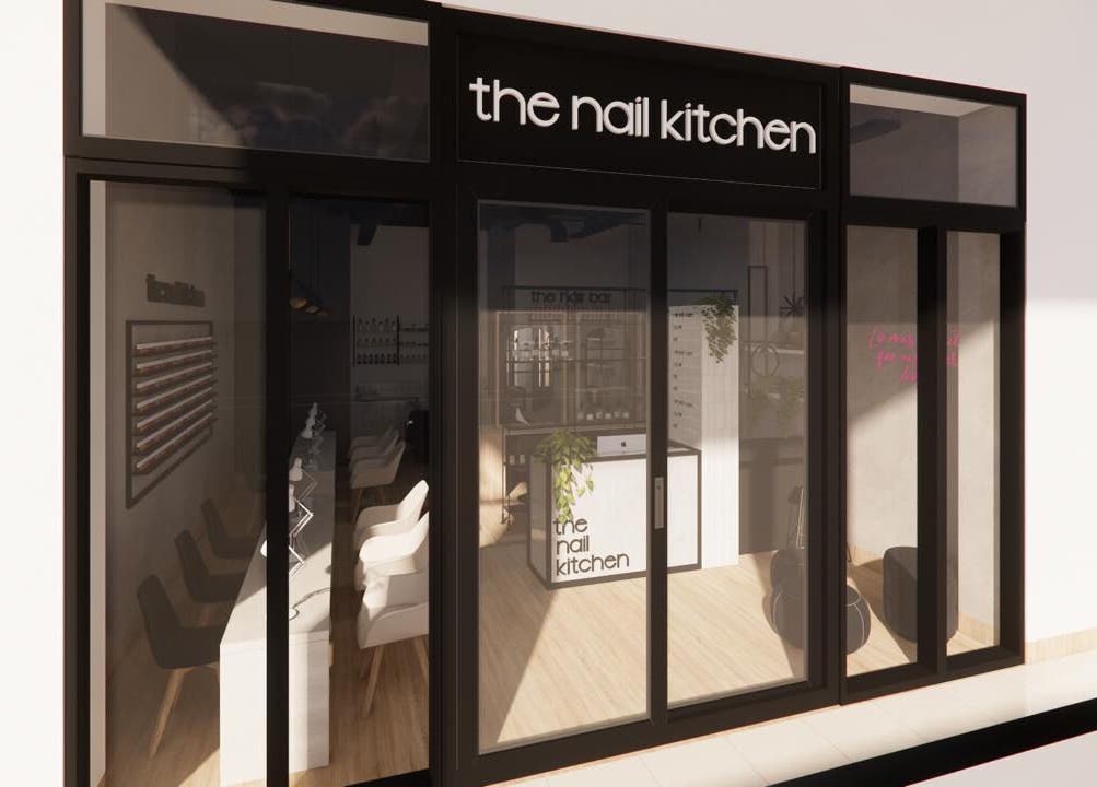 Entrada moderna de The Nail Kitchen Villa Club en Daule, Guayas, EC, destacando su diseño elegante.