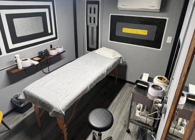Modern waxing room at Waxing4Men in Puerto Vallarta, Jalisco, MX, featuring contemporary decor and equipment.