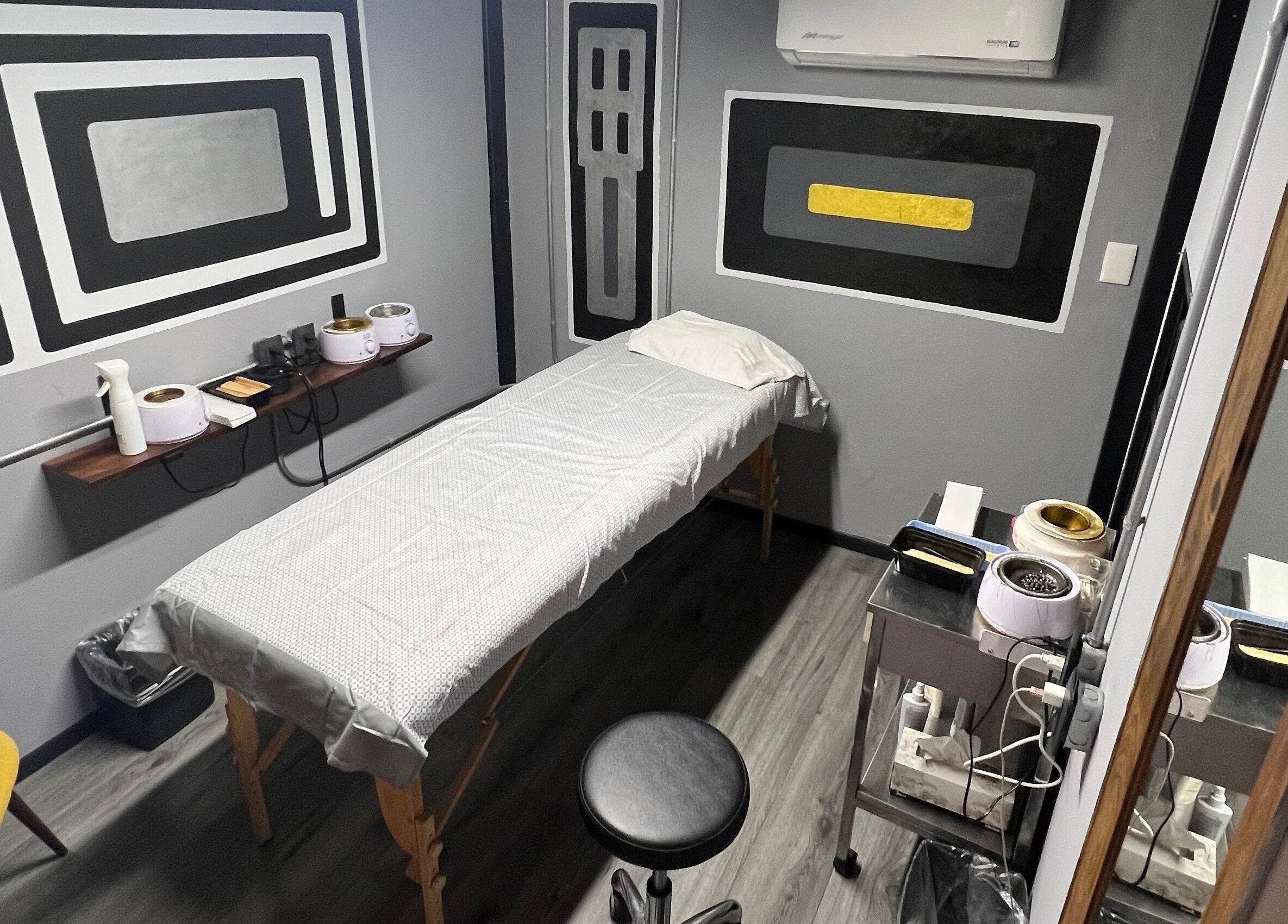Modern waxing room at Waxing4Men in Puerto Vallarta, Jalisco, MX, featuring contemporary decor and equipment.