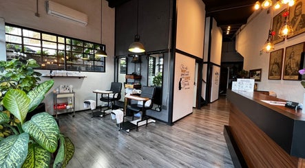 Modern interior of Waxing4Men in Puerto Vallarta, Jalisco, MX showcasing sleek chairs and plants.