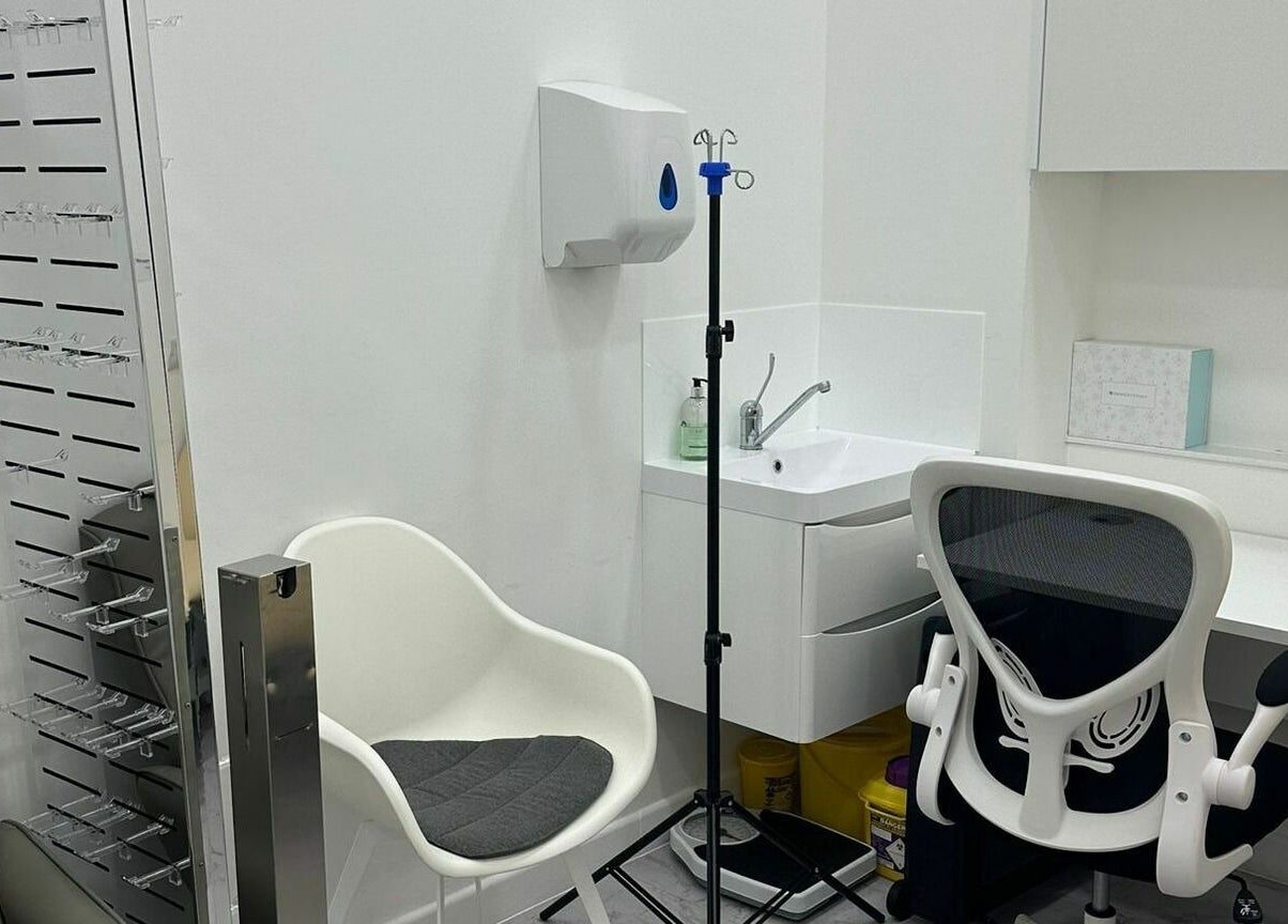 Z.Z SkinCare London tranquil treatment room with white chairs and sink, London, England, GB.