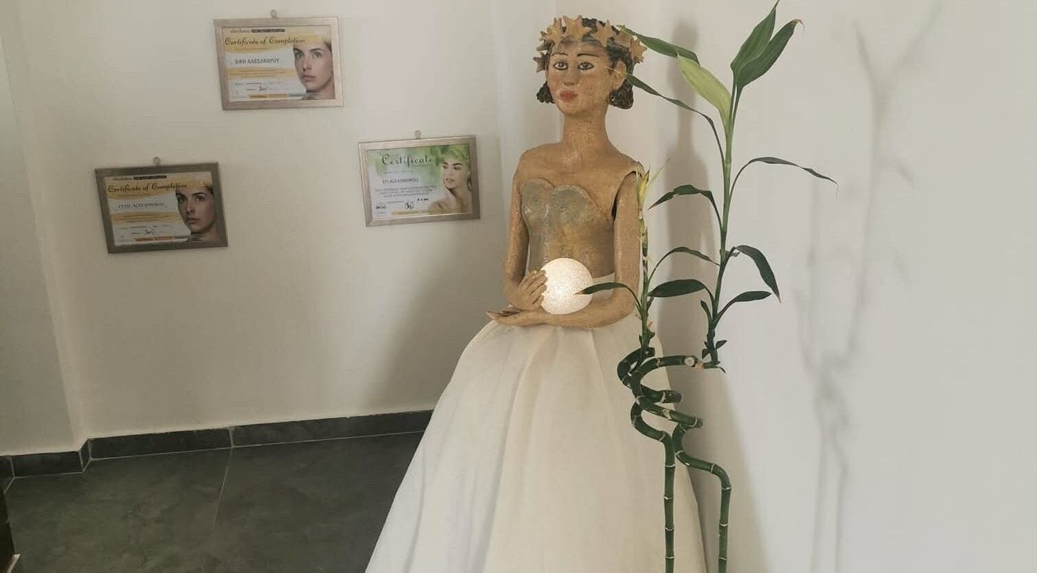 Εντυπωσιακή τέχνη με πιστοποιητικά στον χώρο του Ame&Vie, Πάφος, Πάφος, CY.