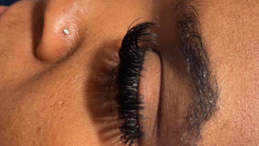 Tee Lash Bar image 1