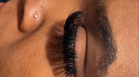 Tee Lash Bar