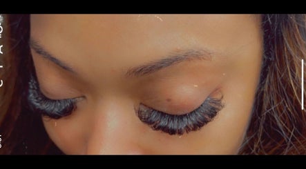 Tee Lash Bar image 3