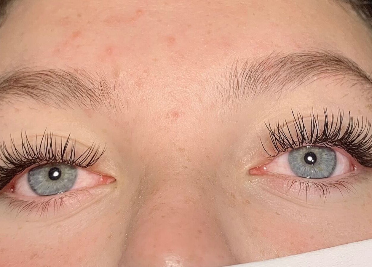 Close-up of eyelash extensions at Min Beauty, Auckland, Auckland, NZ, showcasing intricate lash details.