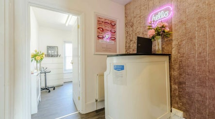 JLR Brow & Beauty Bar kép 3