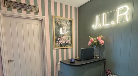 JLR Brow & Beauty Bar afbeelding 3