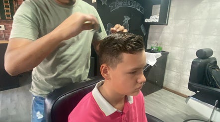 hình ảnh 2 của DLS Barber Shop